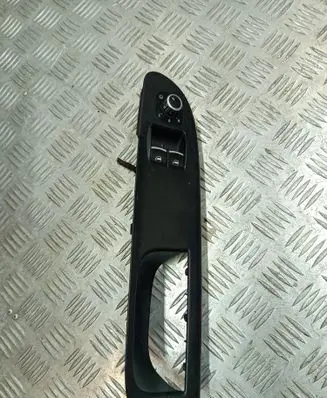 Volkswagen PASSAT B6 Electric window control switch 3C1867171A
