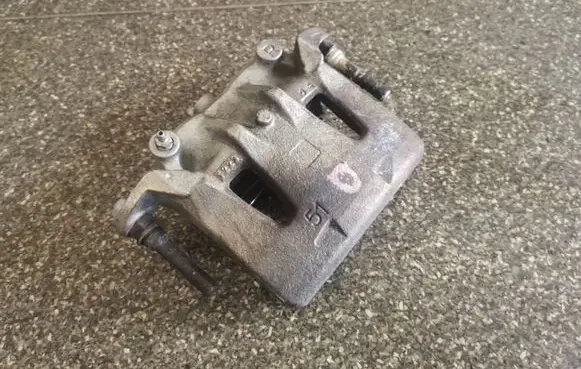 Nissan Leaf I (ZE0) Front brake caliper