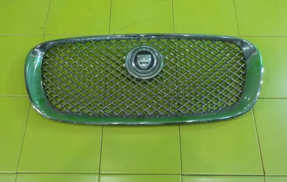 Jaguar XF X250 Front bumper upper radiator grill 8X23018K28AA XP141