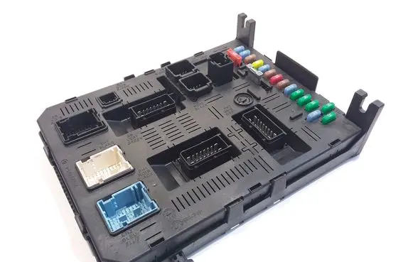 Peugeot 307 Comfort/convenience module 9661940080 BSI2004