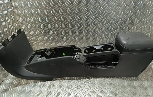 Volvo V50 Center console 33374M 0123456789
