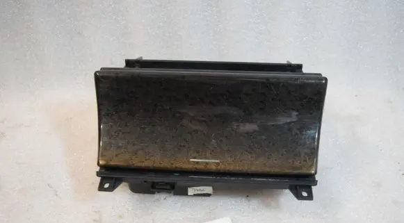 Mercedes-Benz E W210 Ashtray (front) 