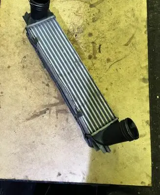 BMW X1 E84 Intercooler radiator 7798788 3296399