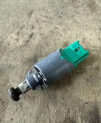 Nissan NV400 Brake pedal sensor switch 253250007R