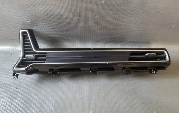 KIA Sportage Dash center air vent grill 847M5R2100 X847M5R2000