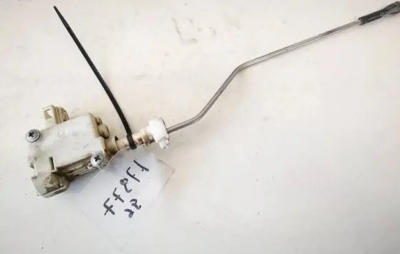 Volkswagen PASSAT B6 Central locking motor 3b0959782a 3c0810773
