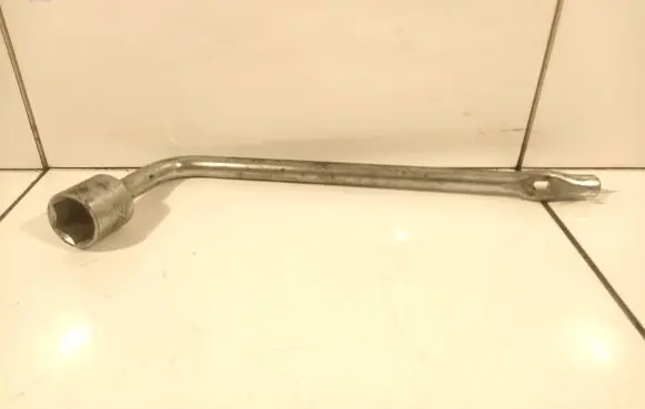 Nissan X-Trail T30 Wheel nut wrench 