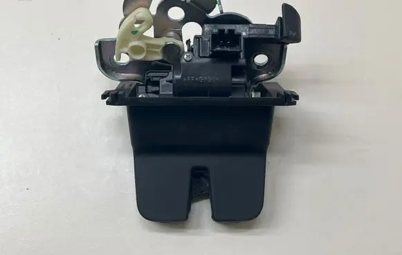 Skoda Octavia Mk3 (5E) Tailgate/trunk/boot lock/catch/latch 8R0827505A
