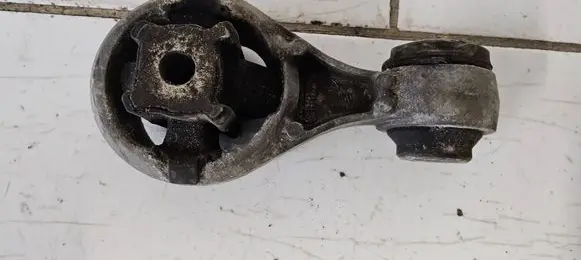 Nissan Qashqai Engine mount bracket 11350