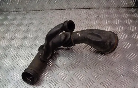 Ford Focus Air intake hose/pipe 4M51-9A67B-AE