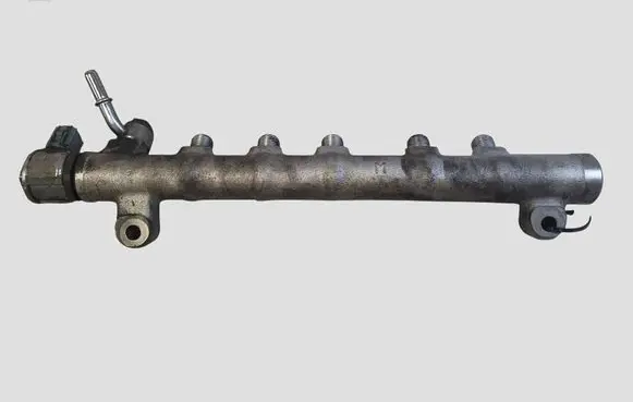 Volvo V70 Fuel main line pipe 31303632