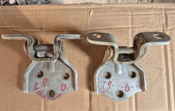 Hyundai Matrix Front door hinge set 
