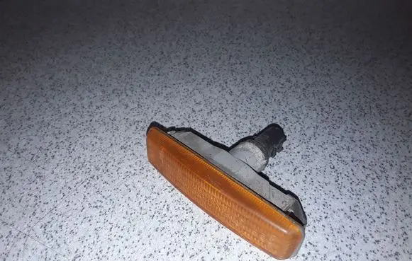 BMW 5 E39 Front fender indicator light 8360589