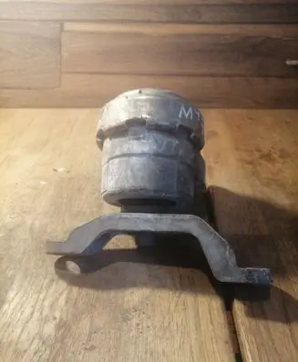 Ford Galaxy Engine mount bracket