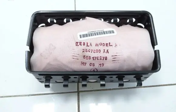 Tesla Model S Passenger airbag 146336399