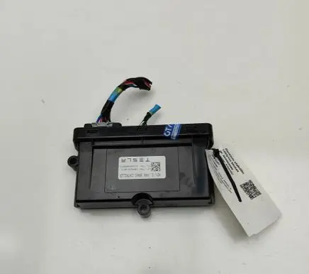 Tesla Model S Rear brake EMF control unit/module 100761800E