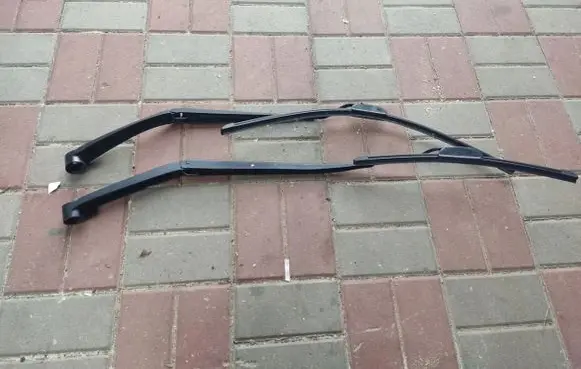Hyundai Tucson TL Front wiper blade arm