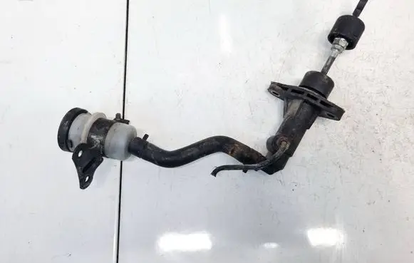 Hyundai Tiburon Clutch master cylinder 