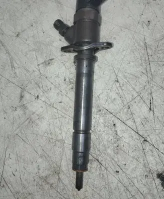 Volvo S60 Fuel injector 8658351
