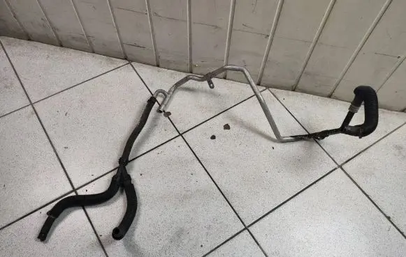 Subaru Legacy Engine coolant pipe/hose