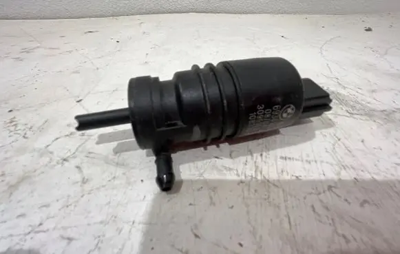 BMW 5 E60 E61 Windscreen/windshield washer pump 6934160 10833217 3095102