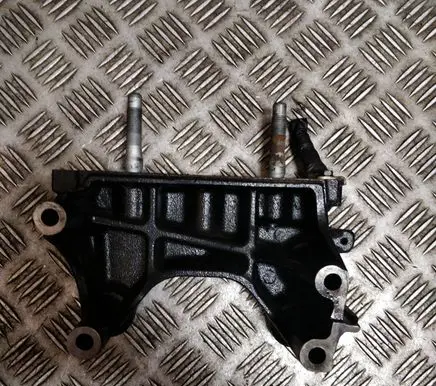 Hyundai Kona I Engine mounting bracket