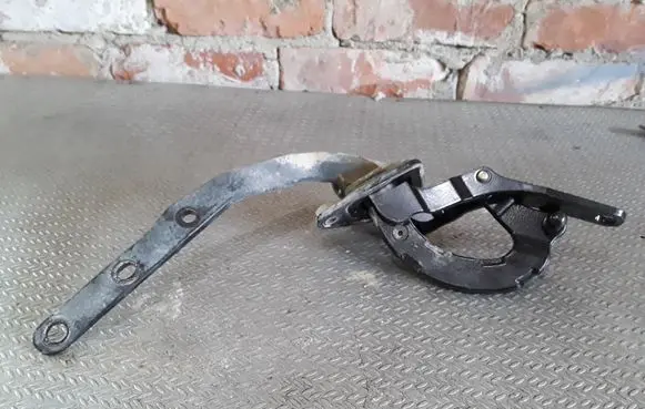 Volvo V70 Tailgate/trunk/boot hinge 8643158