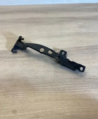 Volkswagen Touareg I Headlight/headlamp mounting bracket 7l0805733