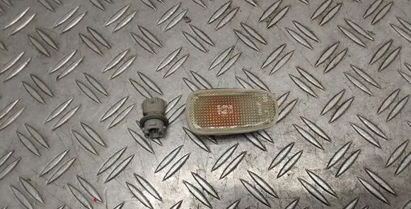 Toyota Corolla Verso E121 Front fender indicator light 