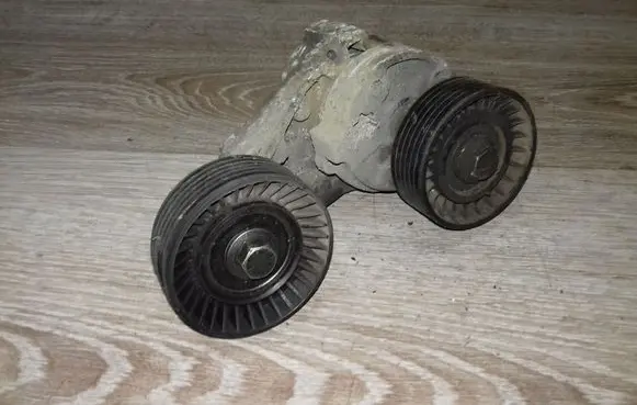 Volvo S80 Alternator belt tensioner 