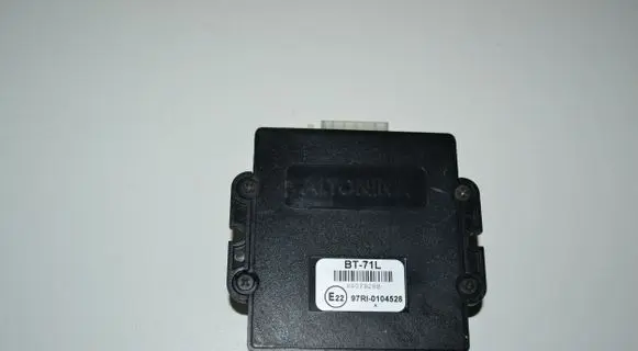 Volkswagen PASSAT B6 Alarm control unit/module 97RI0104528 BT71L