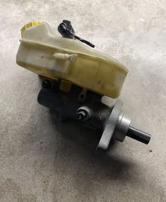 Volkswagen Transporter - Caravelle T5 Master brake cylinder 7H0611303B