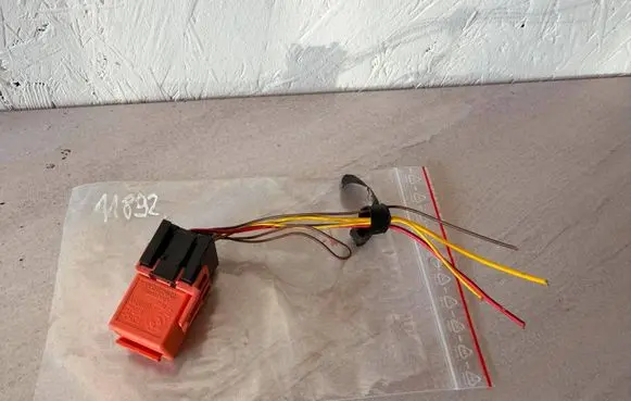 BMW 5 E60 E61 Other relay 1742690