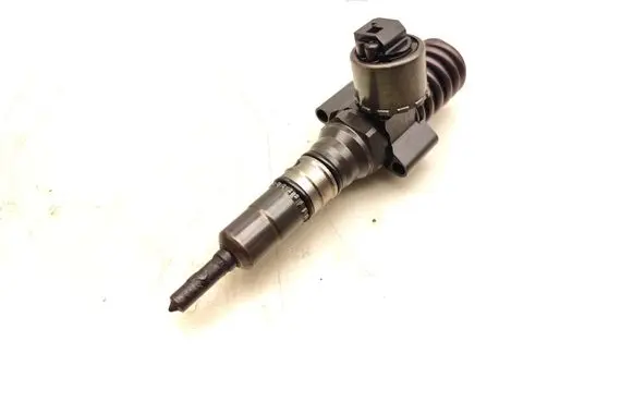 Volkswagen Golf V Fuel injector 03G130073B 0414720403