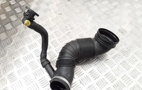Volkswagen PASSAT B7 Air intake duct part 3C0129654 ETB446197