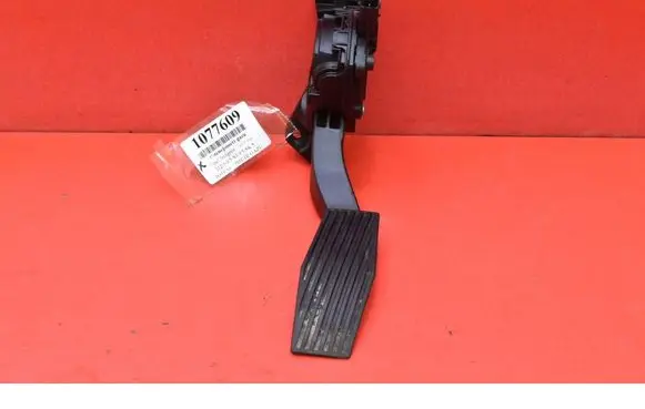 Opel Insignia A Accelerator throttle pedal 13237352DG