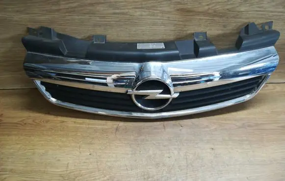 Opel Zafira B Front grill 13157590 321228108