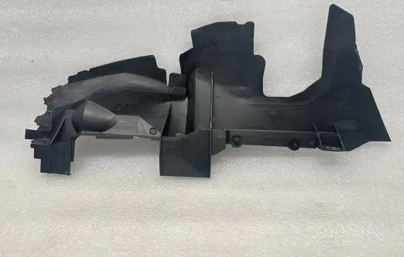 Audi Q7 4L Intercooler air guide/duct channel 4L0121283A