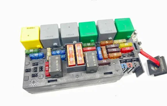 Mercedes-Benz ML W164 Fuse module A1645400672