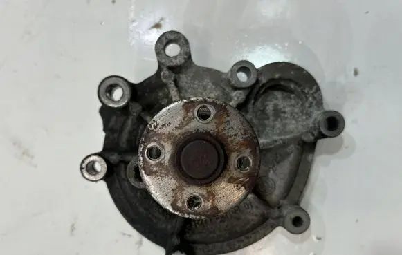 Mercedes-Benz C W204 Water pump A2712010401 . | 888.112.391