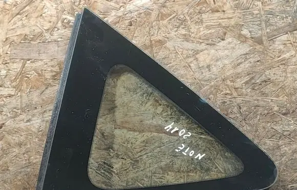 Nissan Note (E12) Rear side window 838133VV0A