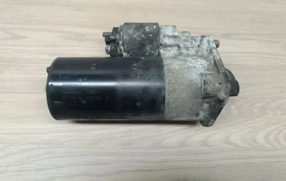 Volvo V70 Starter motor 30782052
