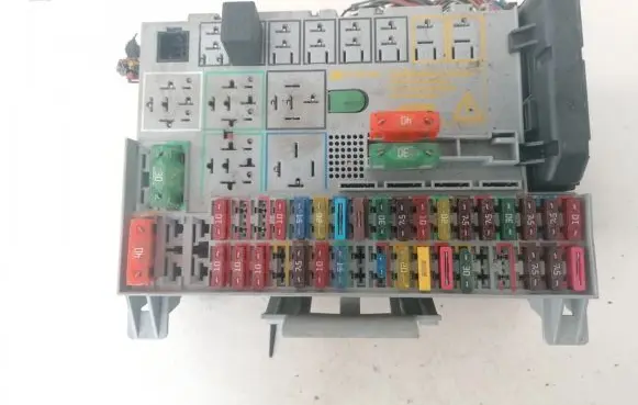 Opel Zafira A Fuse box set 90589965 90589979