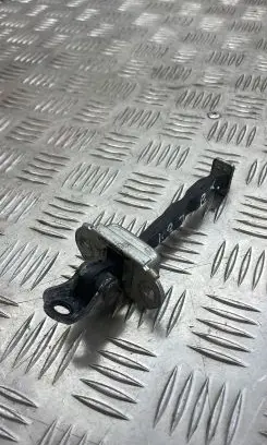 Nissan Qashqai+2 Front door check strap stopper