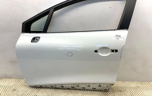 Renault Clio IV Front door