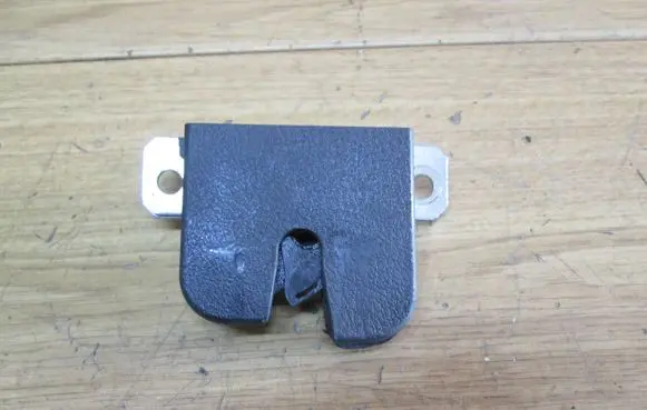 Seat Leon (1M) Tailgate lock latch 6L6827505A