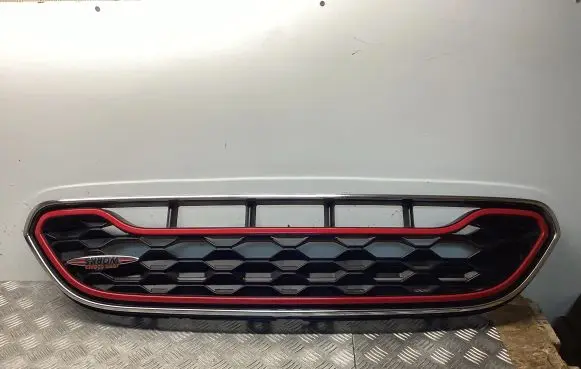 Mini Cooper Countryman F60 Front bumper upper radiator grill 7470512
