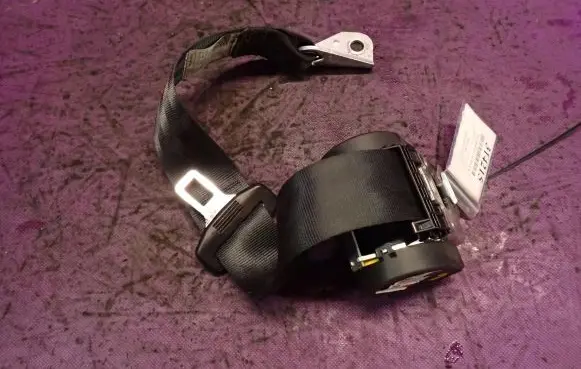 Volkswagen Golf Plus Front seatbelt 617980700