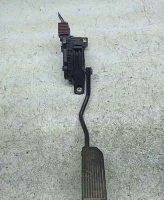 Nissan Almera Tino Accelerator throttle pedal 18002BU410
