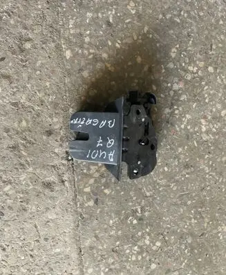 Audi Q7 4L Trunk lock loop 